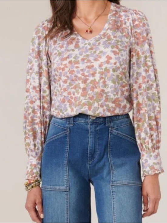 Democracy Tops - Democracy Women's Floral V-Neck Long Sleeve Top in Multi